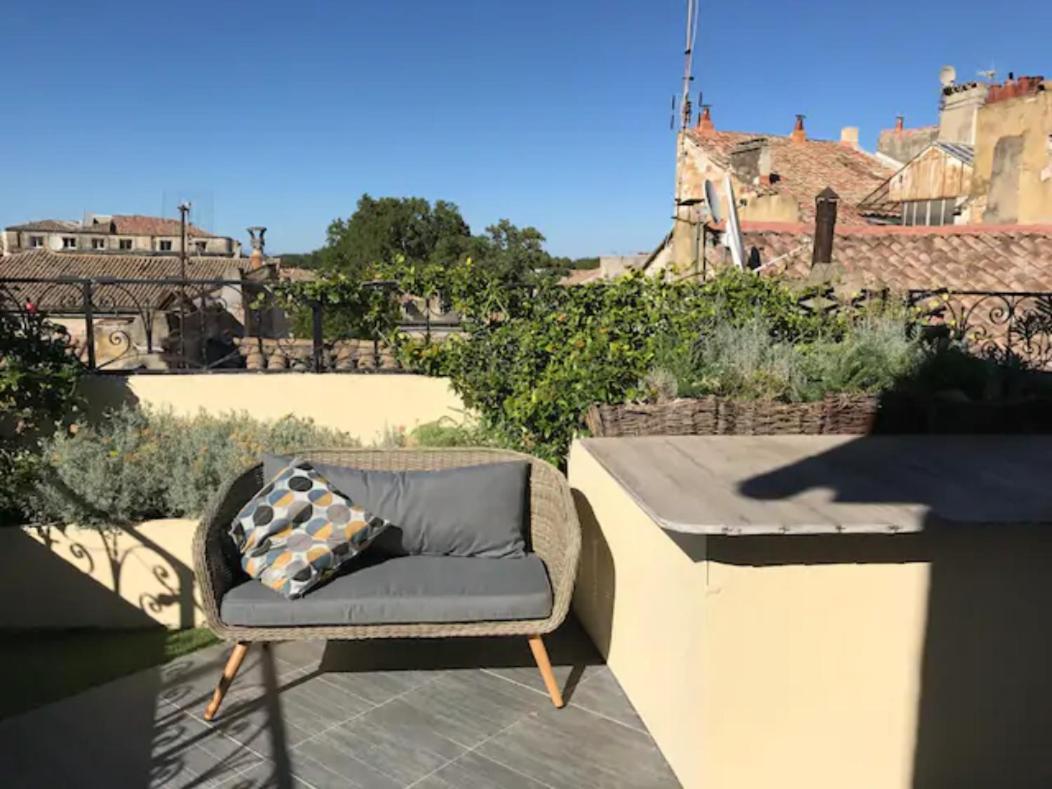 MAGNIFIQUE APPARTEMENT DE CHARME AVEC VUE SUR LE PALAIS DES PAPES À AVIGNON WiFI GRATUIT Extérieur photo