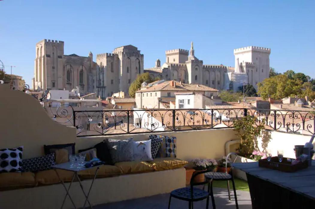 MAGNIFIQUE APPARTEMENT DE CHARME AVEC VUE SUR LE PALAIS DES PAPES À AVIGNON WiFI GRATUIT Extérieur photo