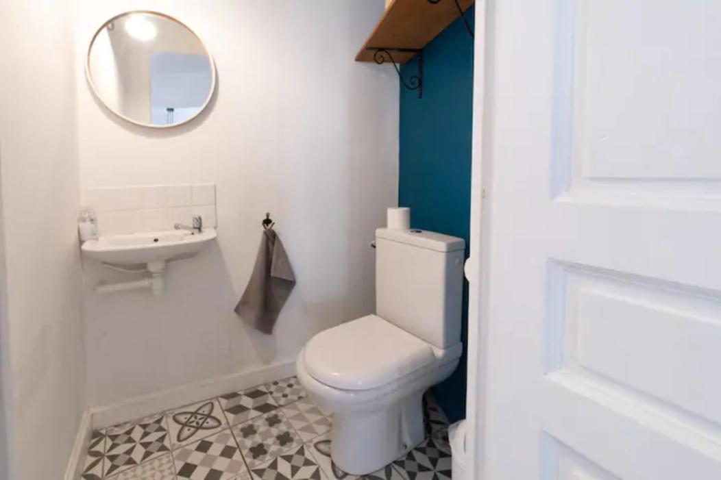 MAGNIFIQUE APPARTEMENT DE CHARME AVEC VUE SUR LE PALAIS DES PAPES À AVIGNON WiFI GRATUIT Extérieur photo