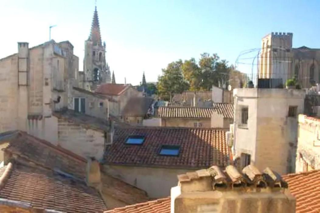 MAGNIFIQUE APPARTEMENT DE CHARME AVEC VUE SUR LE PALAIS DES PAPES À AVIGNON WiFI GRATUIT Extérieur photo